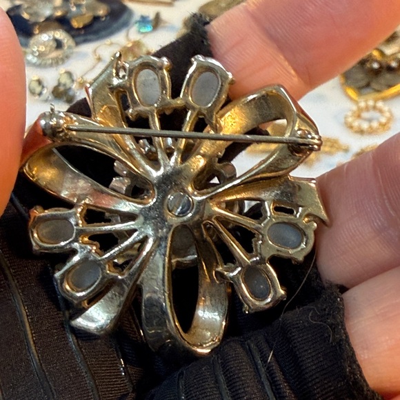 Brooch - Picture 2 of 2